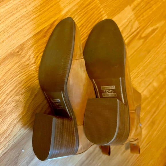 Toms size 7 women’s boots with heel. Tan colour - Picture 4 of 7